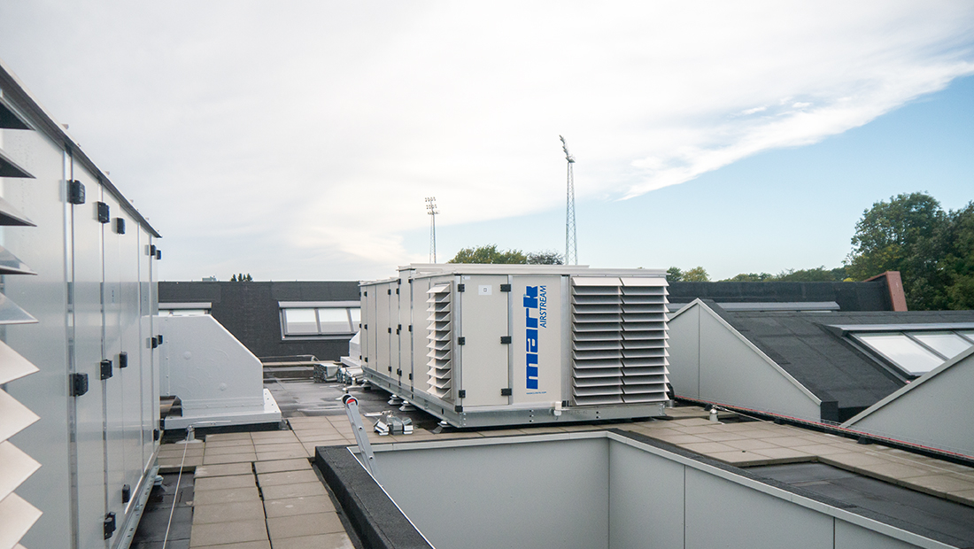 A total of four Mark AIRSTREAM HWX air handling units with heat recovery were selected for the ventilation, heating and cooling of the buildings.