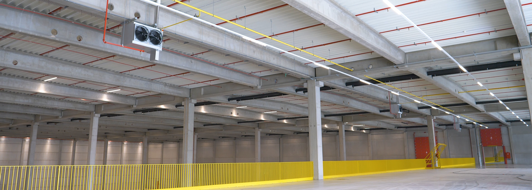 Distribution center equipped with air heaters